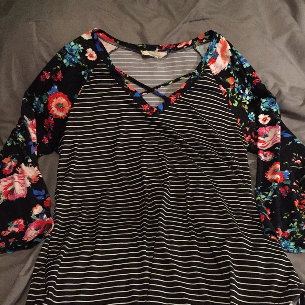 Cute shirt! 3/4 inch sleeve, never worn!